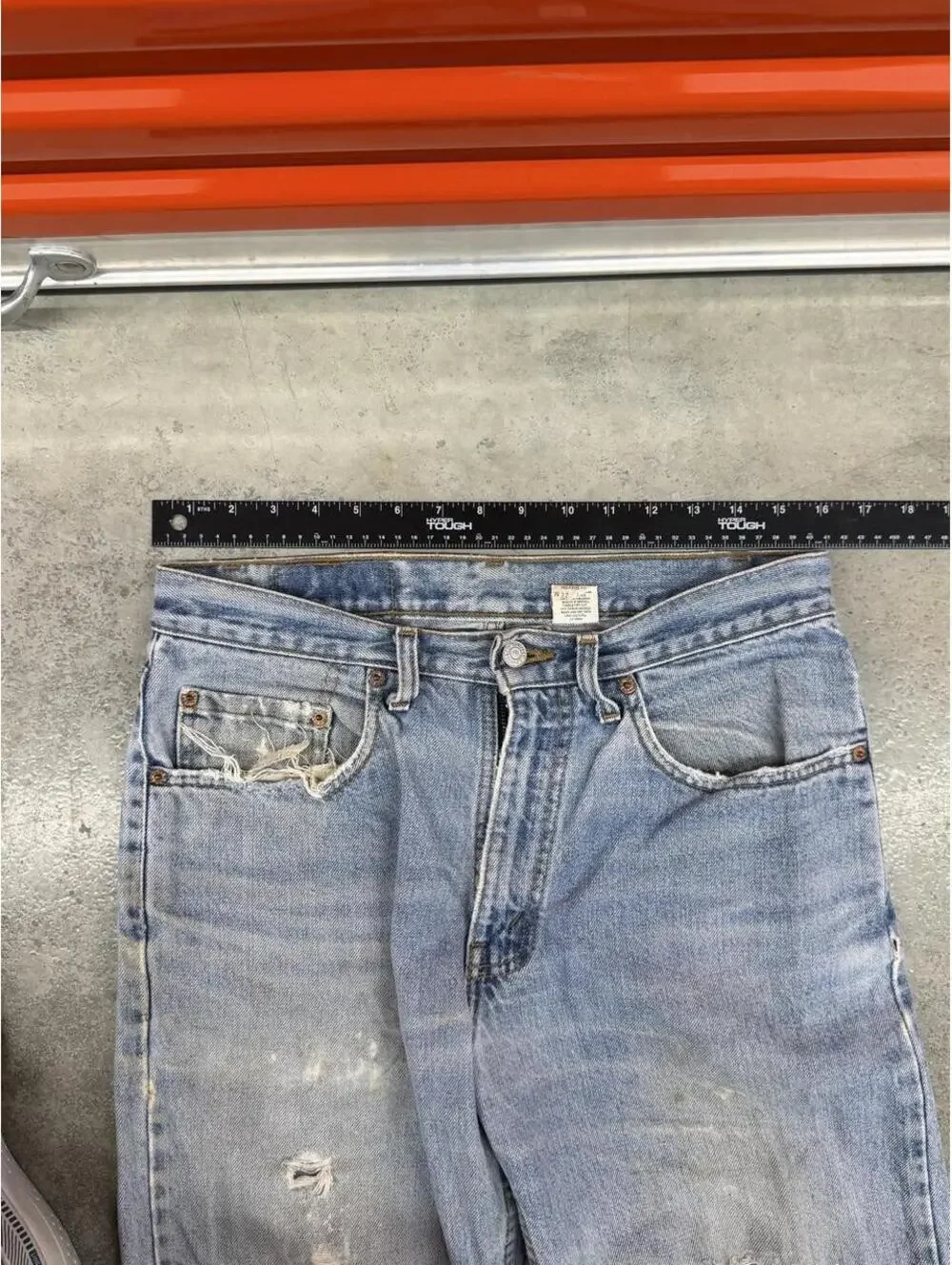 vintage levis 550 faded blue relaxed baggy fit jeans size 32 x 34